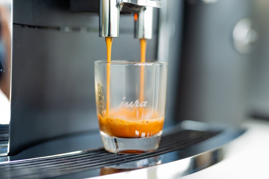 Jura Kaffeevollautomaten mit Kaffeespezialitäten aus ausgewählter Kaffeerösterei